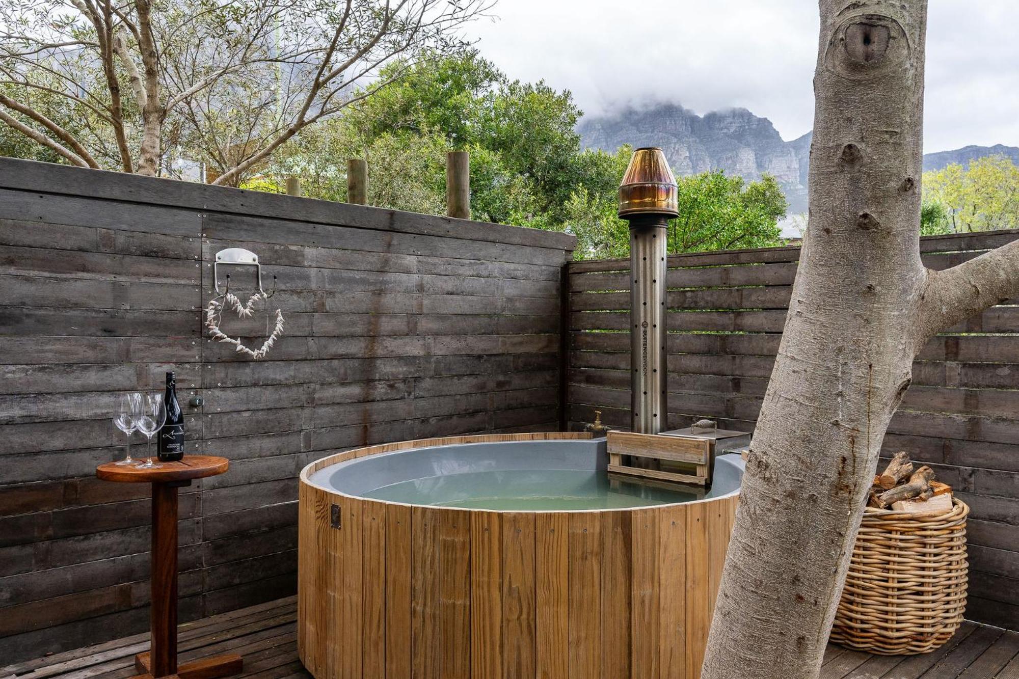 Camps Bay Forest Pods Bed and Breakfast Kaapstad Buitenkant foto